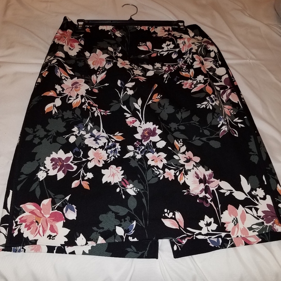 Floral A-line skirt from White House Black Market - Picture 10 of 11